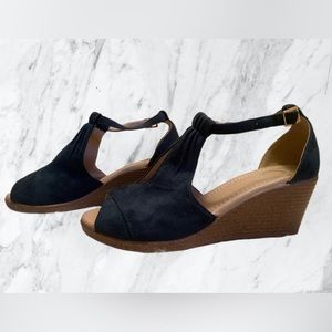 Journee Collection Kedzie Wedge Sandal size 7